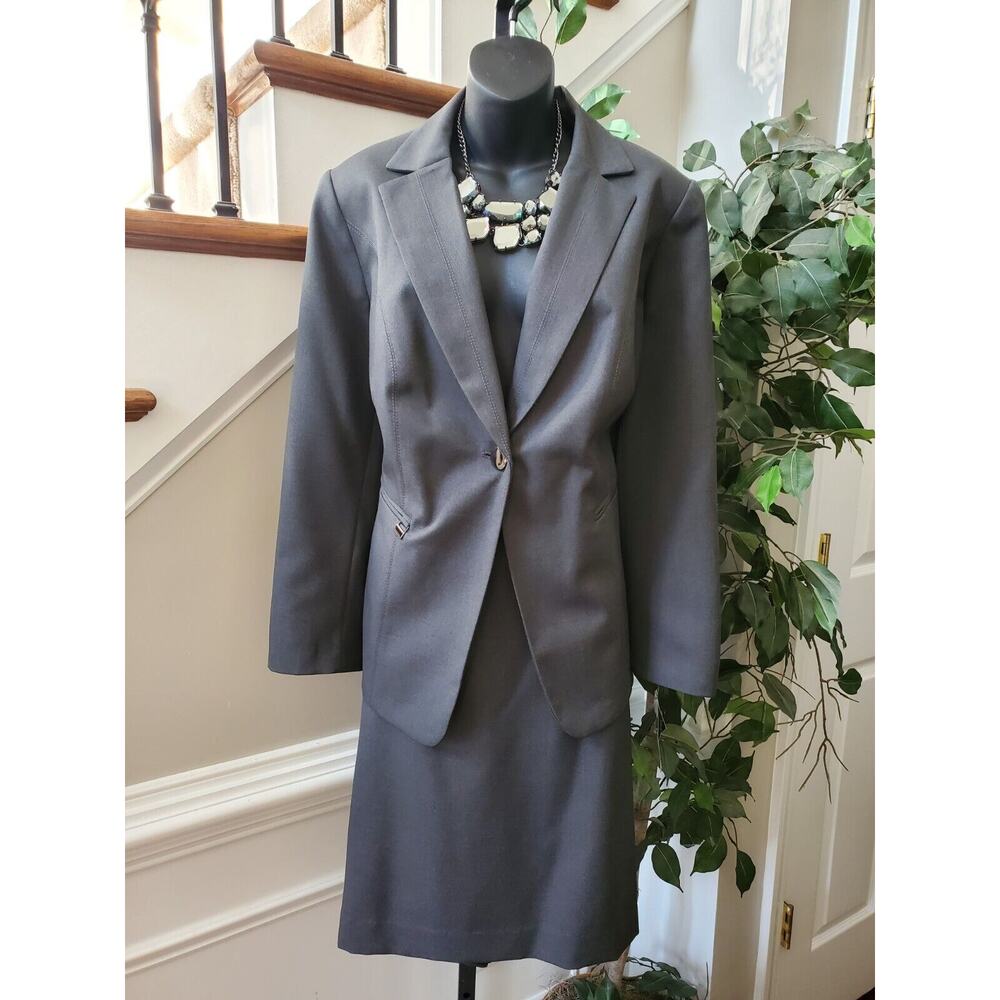Emily Women's Gray Polyester Single Breasted Blazer & Skirt 2 Pc's Suit Size 14W